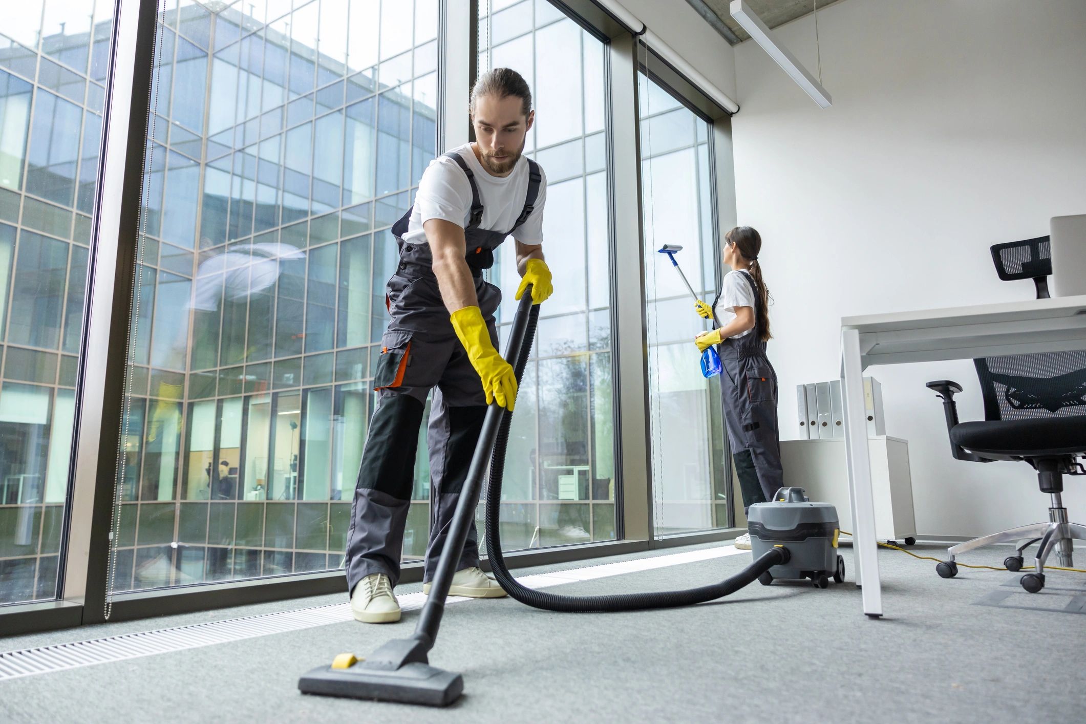 Alex Carter, move-out cleaning specialist
